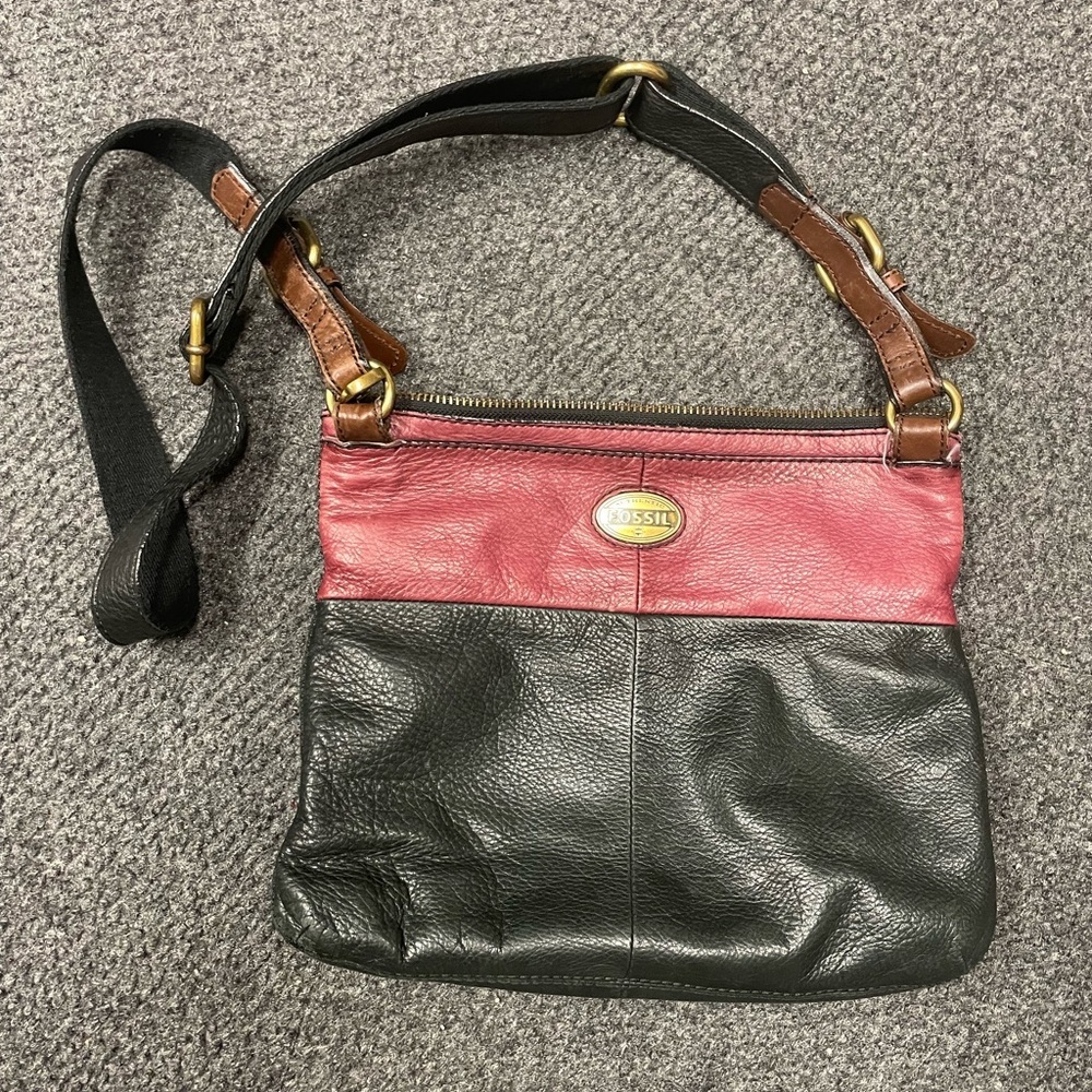 Fossil Explorer Two-Tone Leather Crossbody Bag Red Black Vintage Y2K Soft